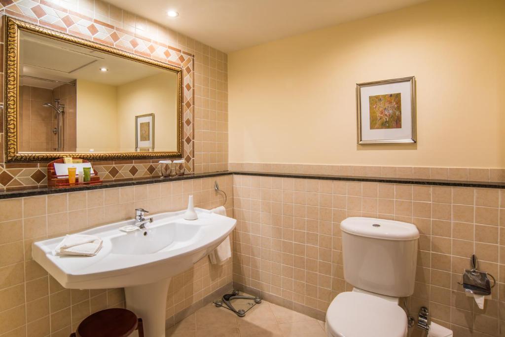 Koupelna v ubytování Grand Hotel Excelsior
