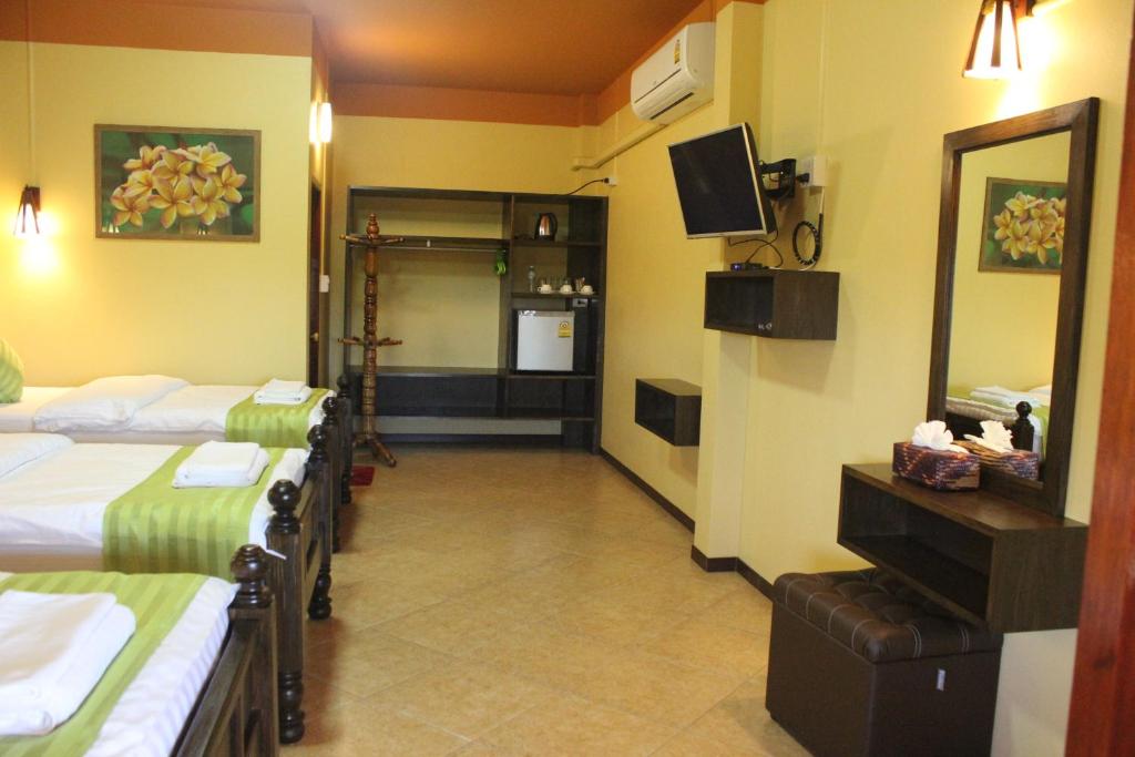 Rimlay Park Resort - Deluxe Triple Room