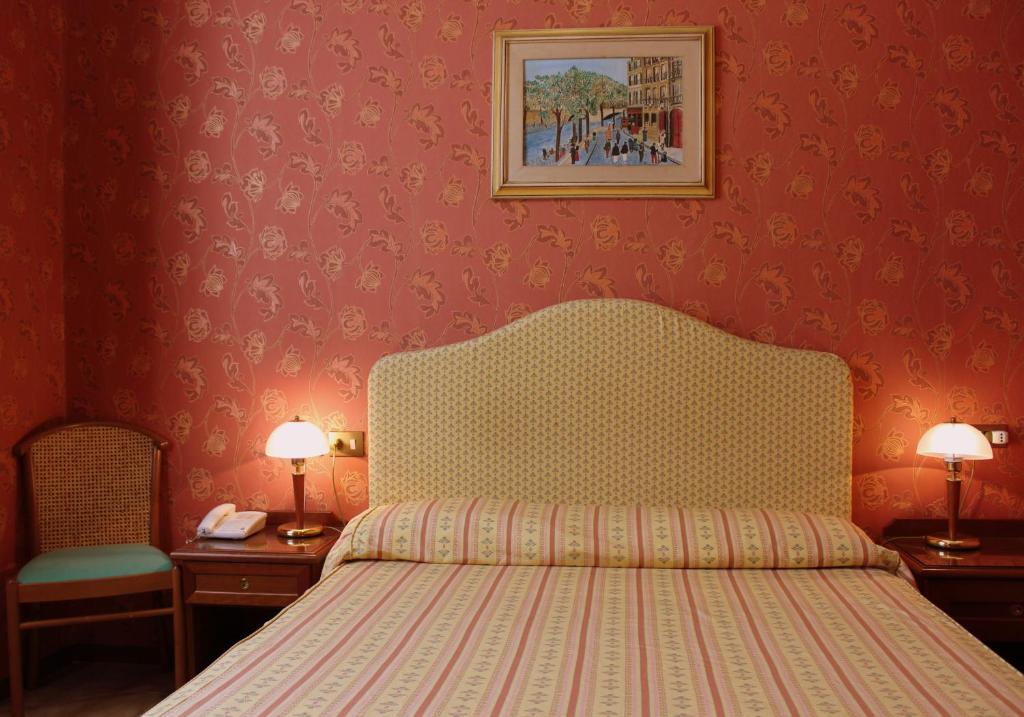 Postel nebo postele na pokoji v ubytování Hotel Beatrice