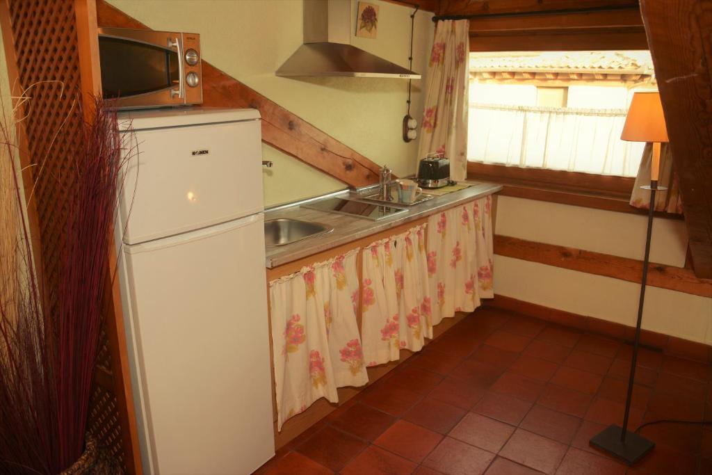 Kuchyň nebo kuchyňský kout v ubytování Apartamentos Lobiche