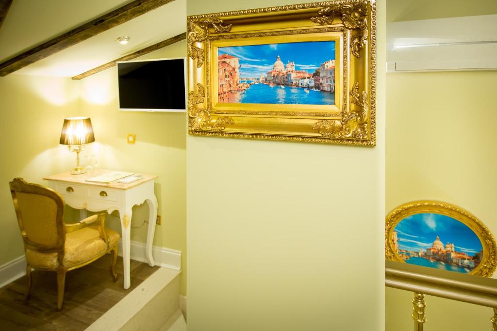 TV a/nebo společenská místnost v ubytování Palazzo Venezia-Adults Only