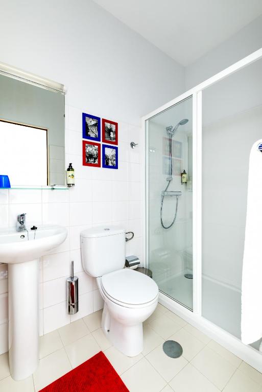 Een badkamer bij Pensao O Laranjeira