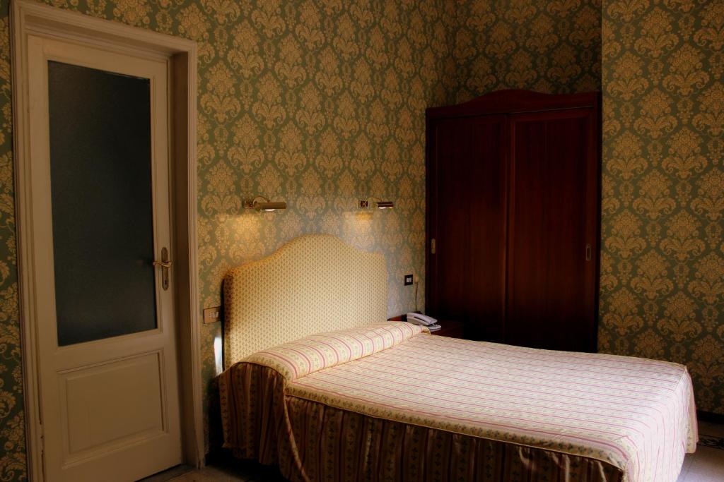 Postel nebo postele na pokoji v ubytování Hotel Beatrice