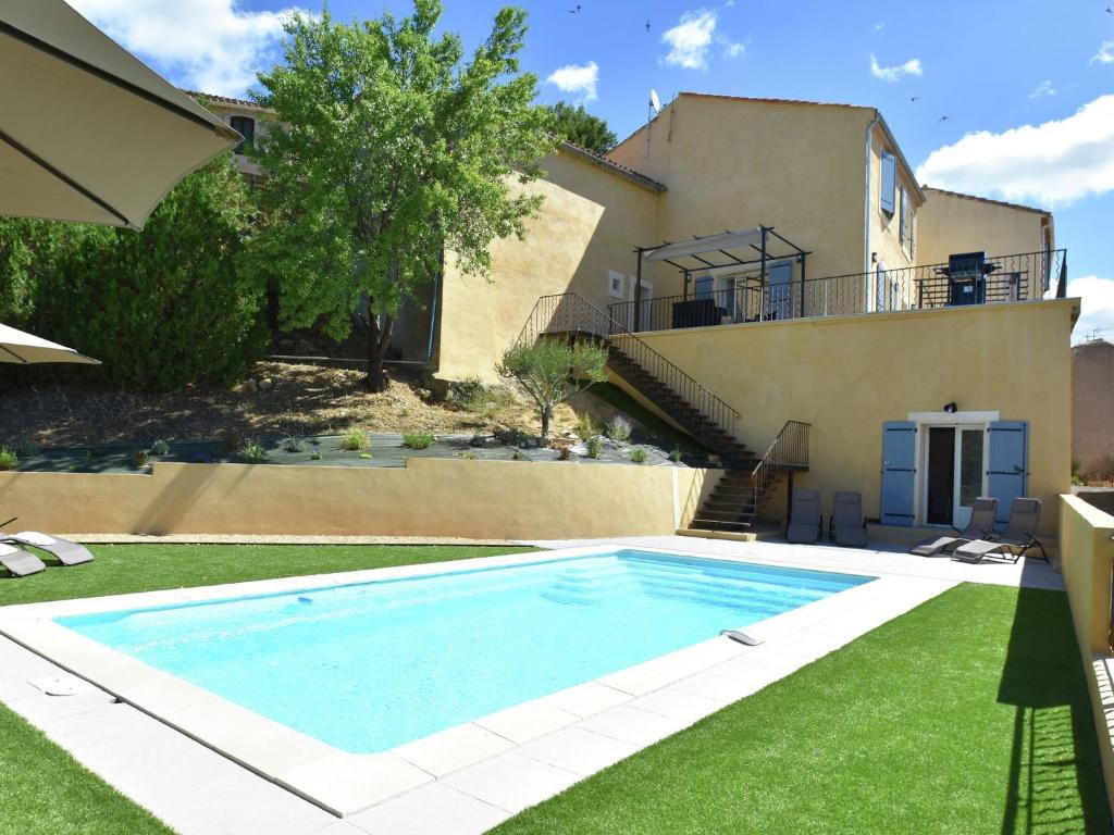 Бассейн в Modern villa with private pool или поблизости