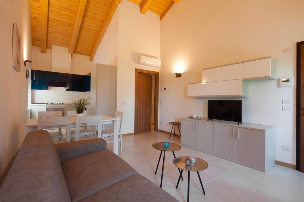 a living room and kitchen with a couch and a table at Cà Del Pioppo in Cavallino-Treporti