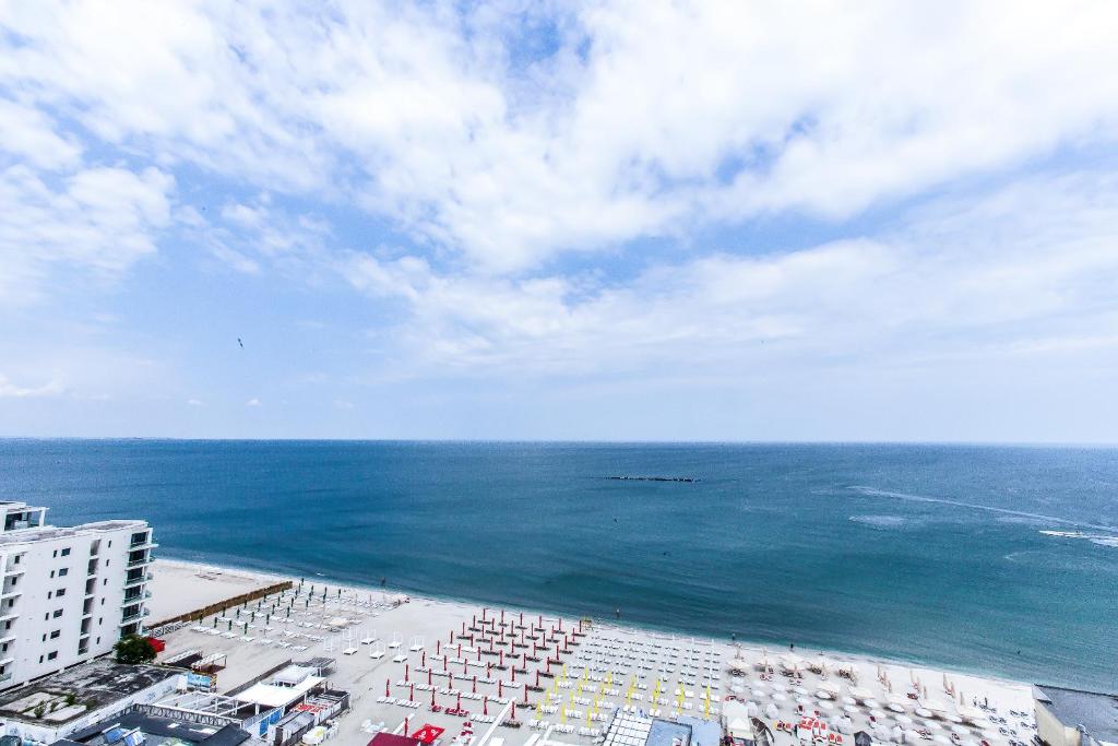 an aerial view of the ocean and a beach at Hotel Riviera in Mamaia