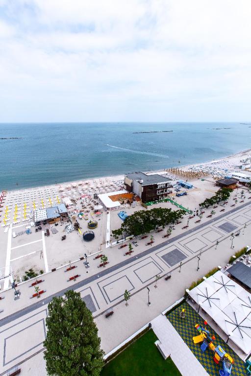 an aerial view of a beach and the ocean at Hotel Riviera in Mamaia