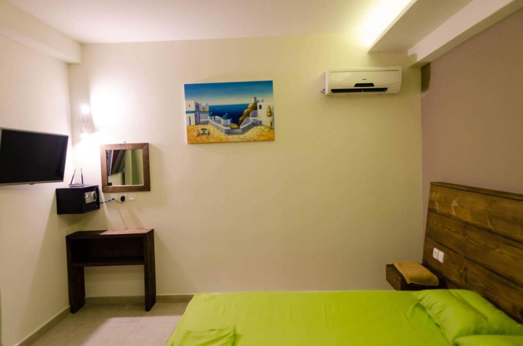 TV a/nebo společenská místnost v ubytování Maestro Apartments Faliraki