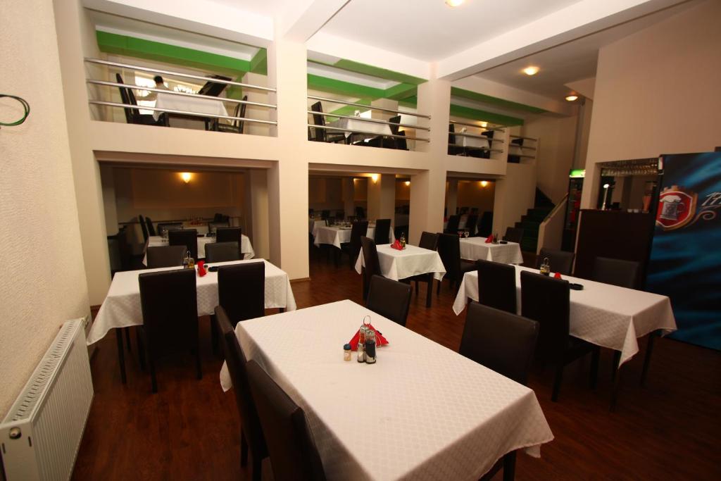 Restaurace v ubytování Hotel Basarab