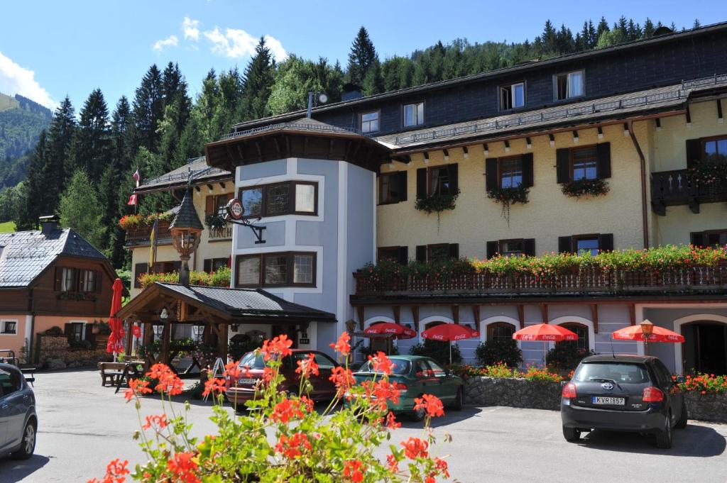 Nespecifikovaný výhled na hory nebo výhled na hory při pohledu z hotelu