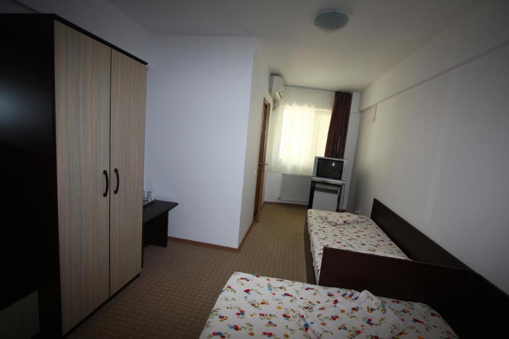Postel nebo postele na pokoji v ubytování Hotel Basarab