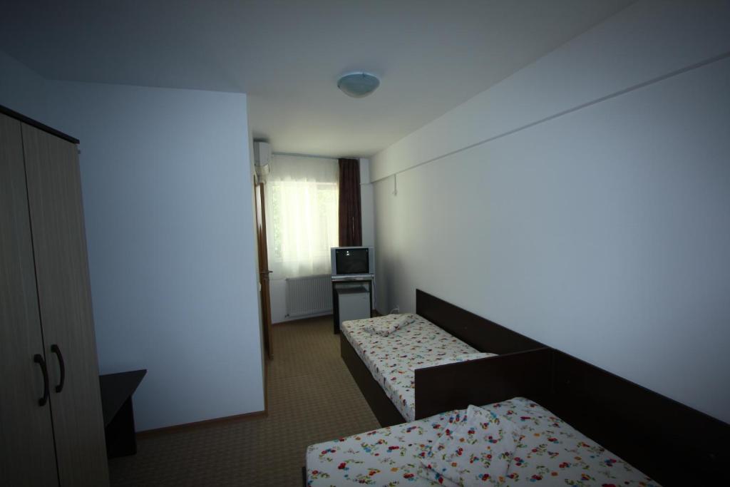 Postel nebo postele na pokoji v ubytování Hotel Basarab