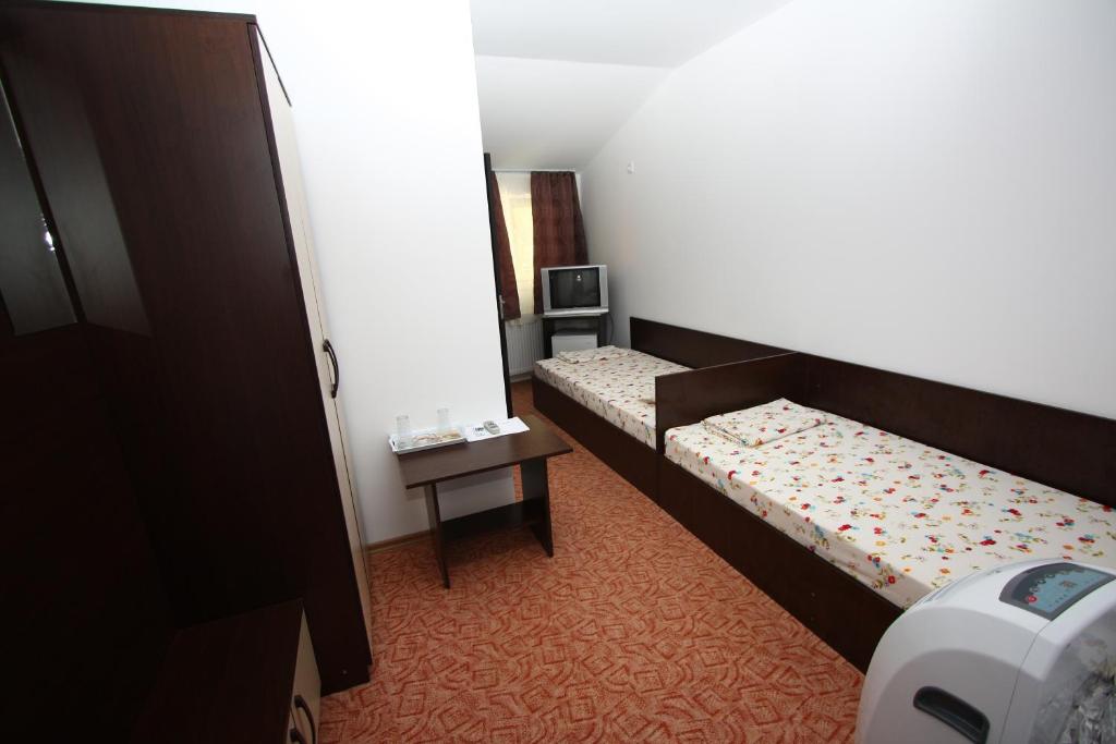 Postel nebo postele na pokoji v ubytování Hotel Basarab
