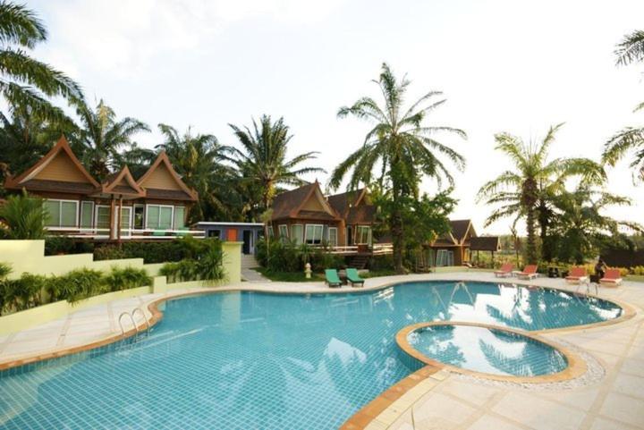 Bazén v ubytování Palm Paradise Resort nebo v jeho okolí