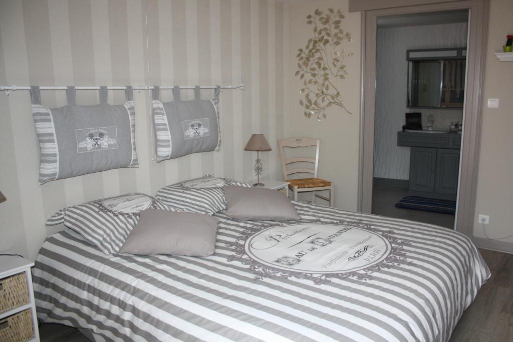 La Maison aux Hortensias - Chambre Queen Avec Salle De Bain Spa