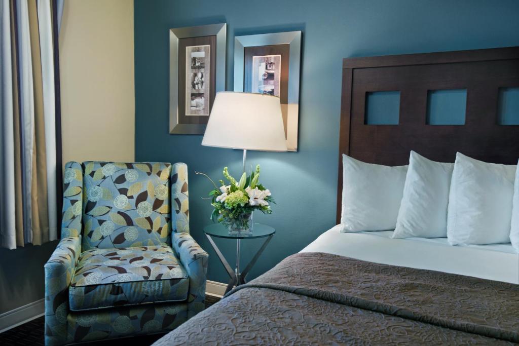 Oxford Suites Silverdale - 2 Reina Suite