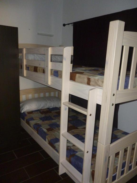 Palanda nebo palandy na pokoji v ubytování Camping Pirinenc