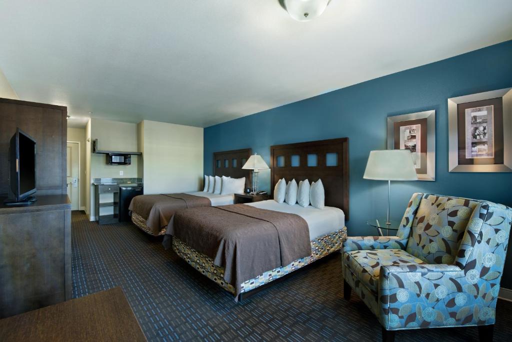 Oxford Suites Silverdale - Bay View 2 Queen Suite