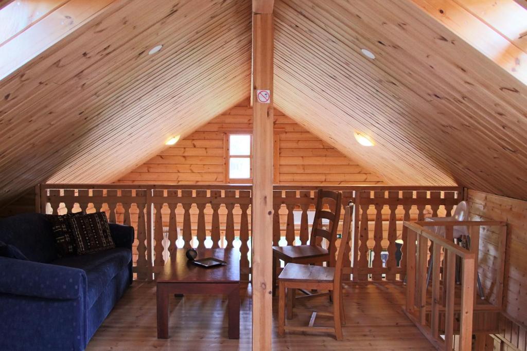 Posezení v ubytování Geysir - Modern Log Cabin