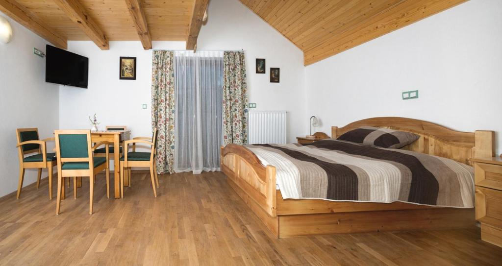 Postel nebo postele na pokoji v ubytování Tourist Farm Mali Raj