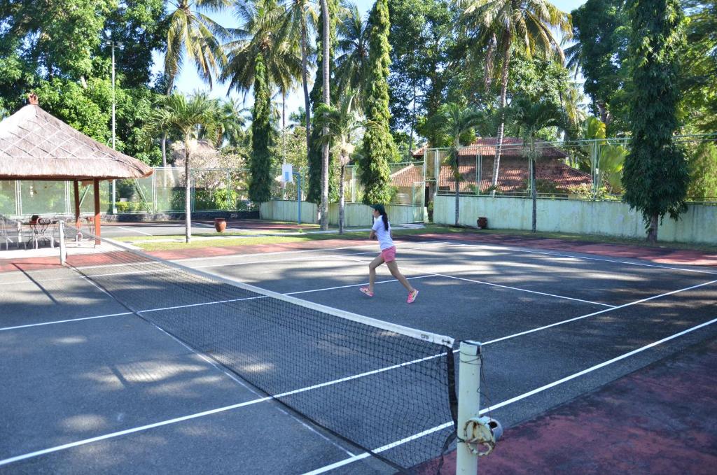 Tenis a/nebo squash v ubytování Merumatta Senggigi Lombok nebo okolí