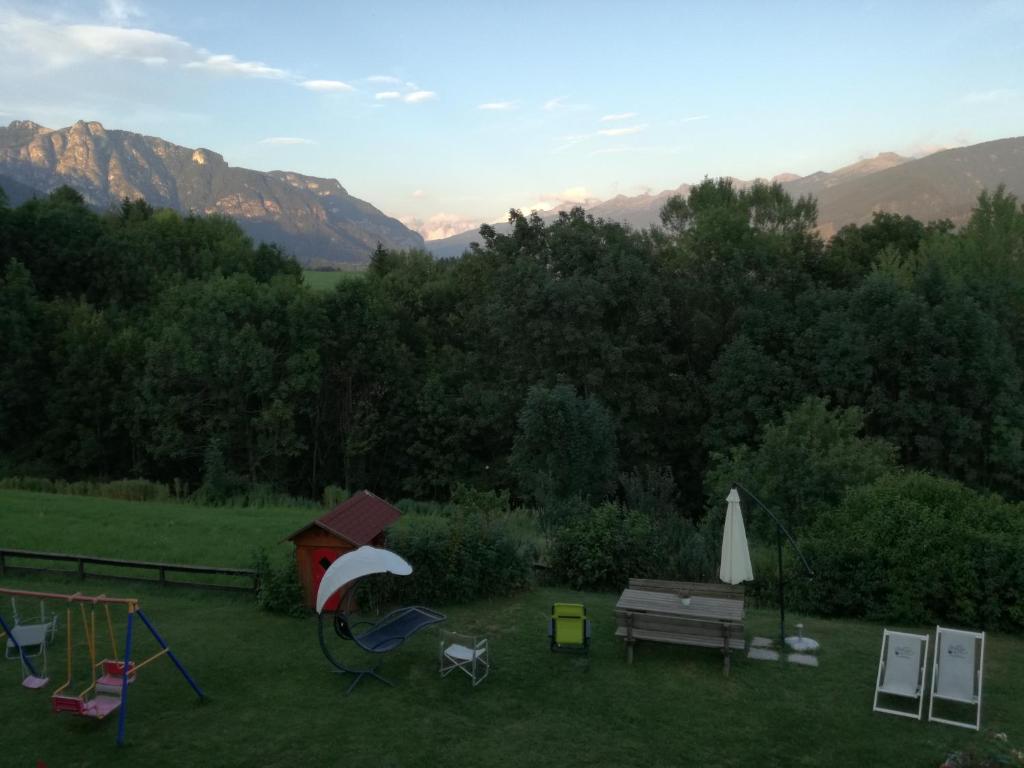 a backyard with a picnic table and a bench at Casa Erica - Carano in Carano
