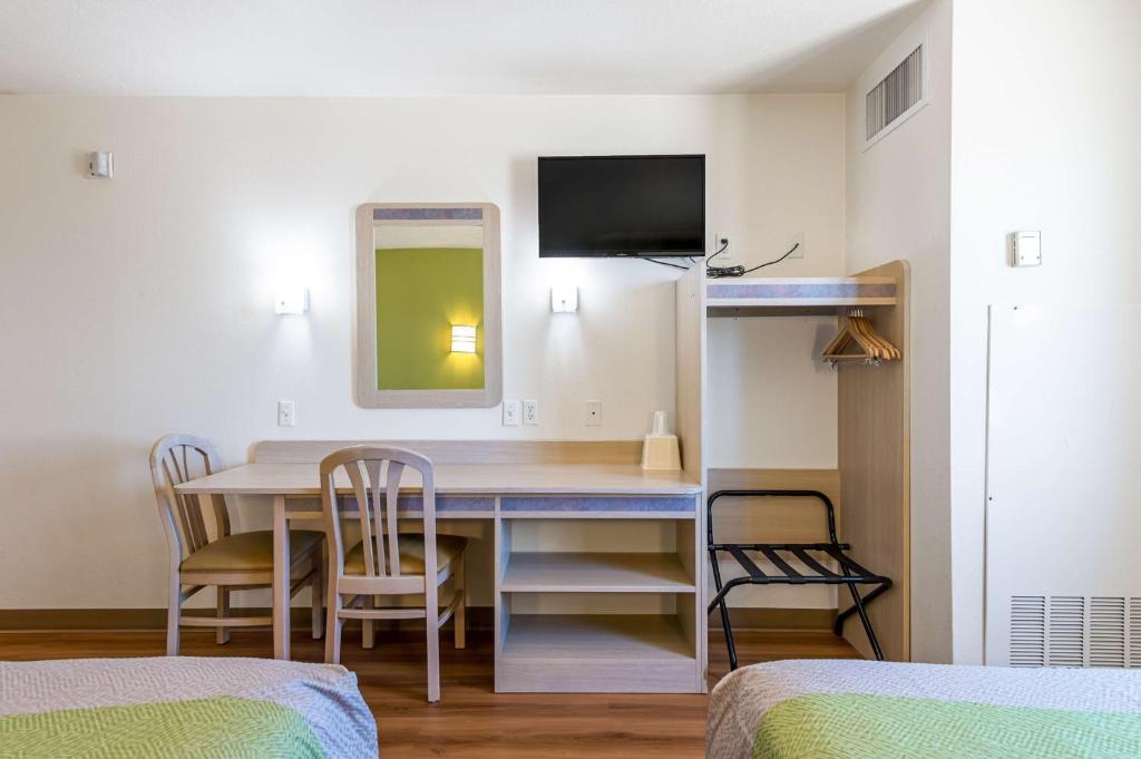 Postel nebo postele na pokoji v ubytování Motel 6-Cedar City, UT