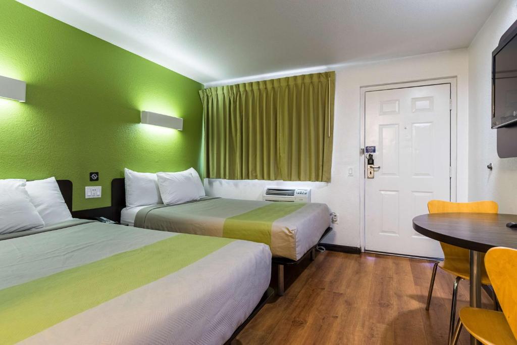 Motel 6 Riverside, CA - UCR East - Habitación Estándar Con Dos Camas Queen