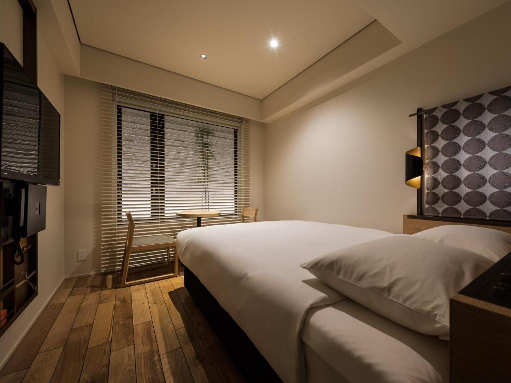 Postel nebo postele na pokoji v ubytování Kyoto Granbell Hotel