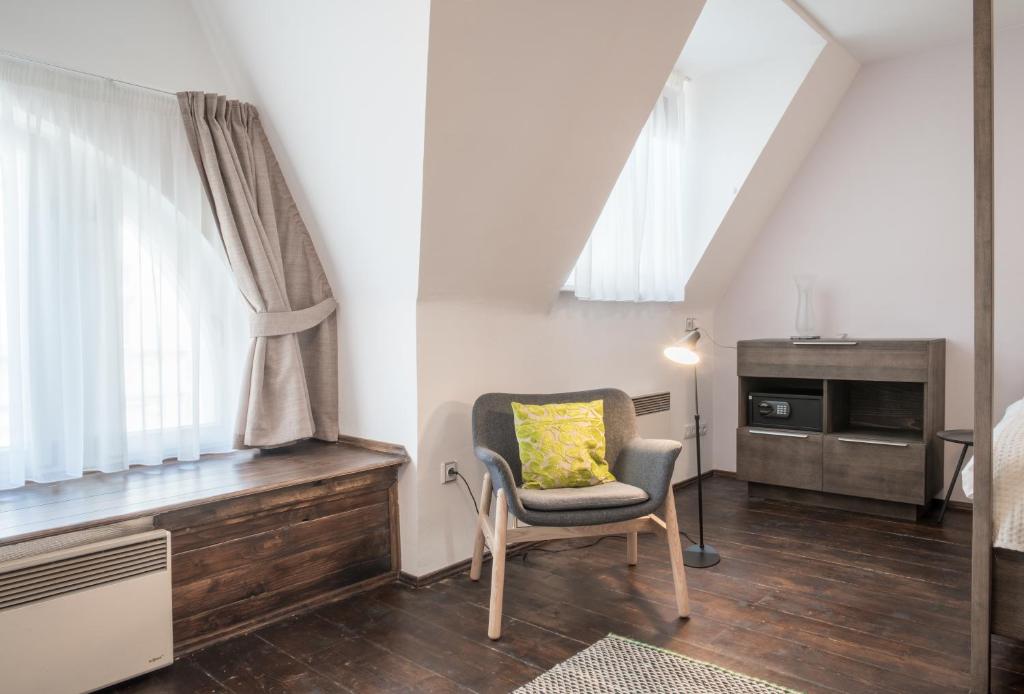 Mordecai 12 Apartments by Adrez - One Bedroom Apartment Marcus