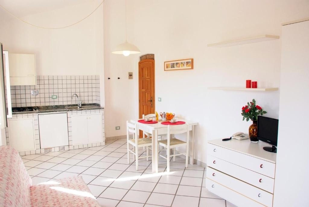 Kuchyň nebo kuchyňský kout v ubytování Residence della Luna