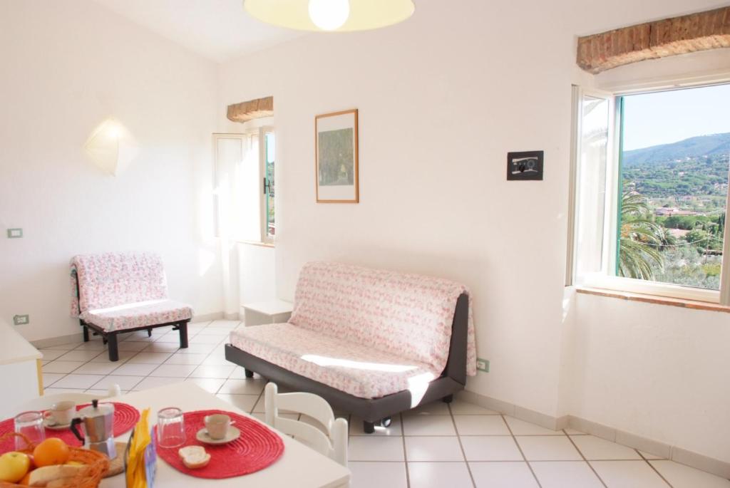 Nespecifikovaný výhled na hory nebo výhled na hory při pohledu z aparthotelu