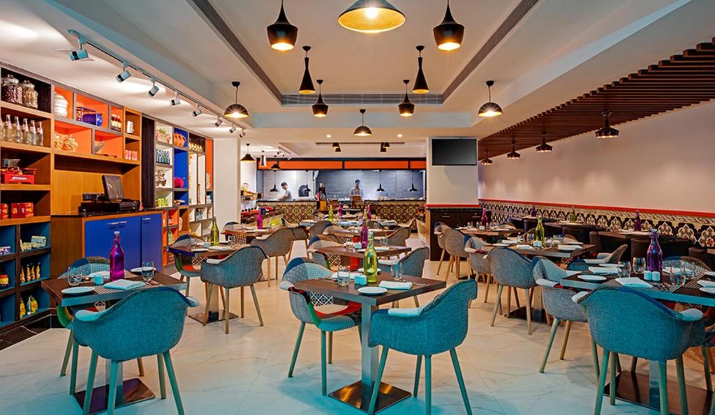 Restaurace v ubytování Zone By The Park, ORR, Chennai