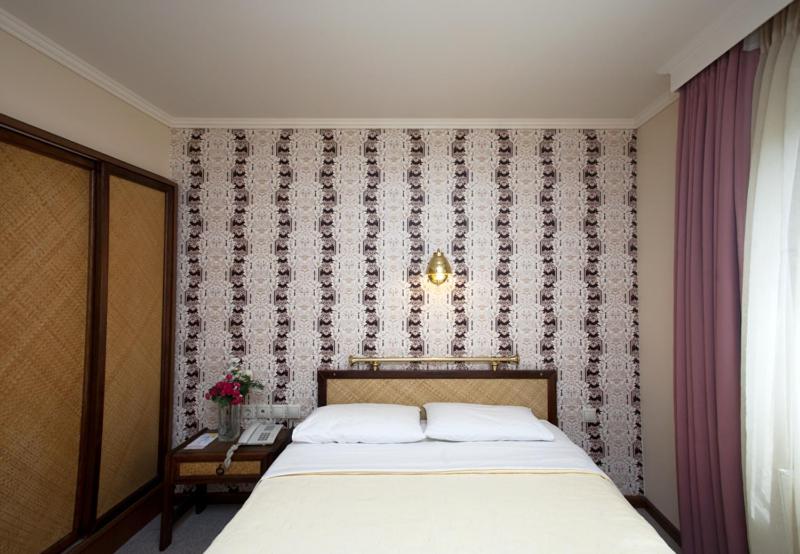 Postel nebo postele na pokoji v ubytování Olympos Hotel