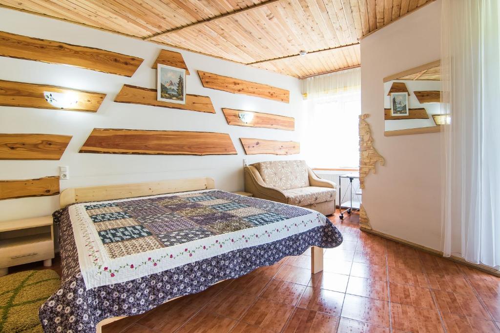 Postel nebo postele na pokoji v ubytování Pid Khomiakom