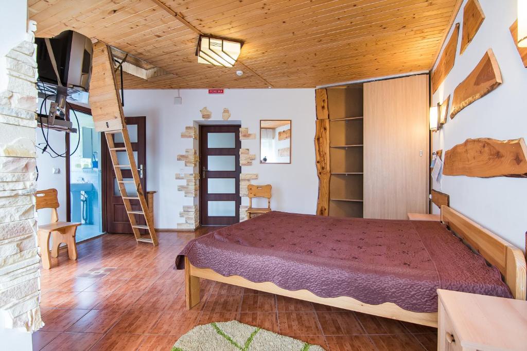 Postel nebo postele na pokoji v ubytování Pid Khomiakom