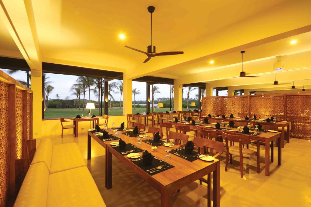 Restaurace v ubytování Anantaya Resort & Spa Chilaw