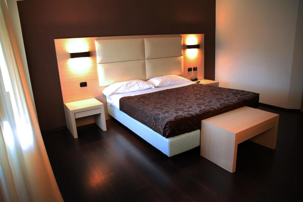 Postel nebo postele na pokoji v ubytování Hotel Sogni D'Oro Airport