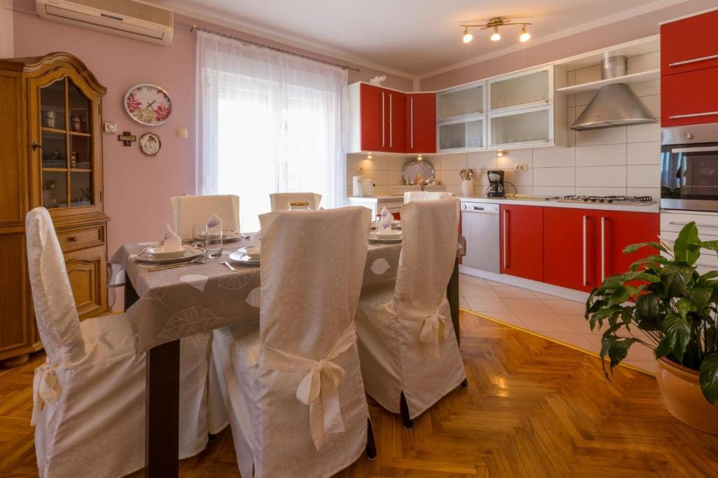 Fotografie z fotogalerie ubytování Two-Bedroom Apartment in Crikvenica XI v destinaci Crikvenica