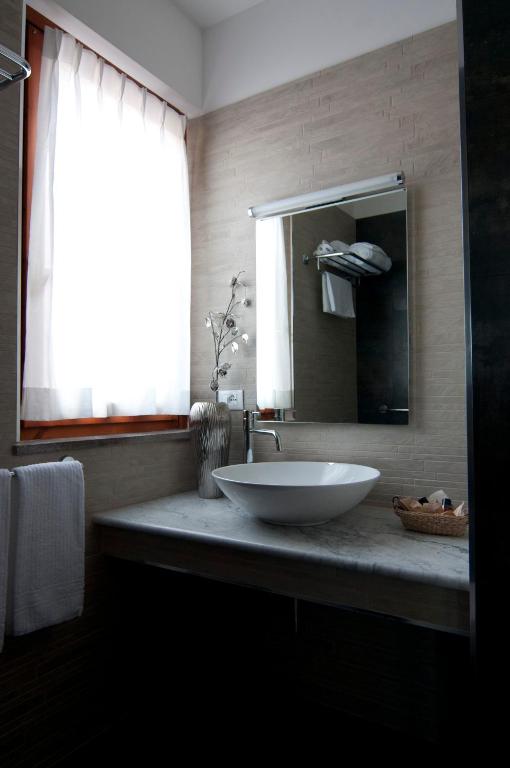 Koupelna v ubytování Queen Hotel