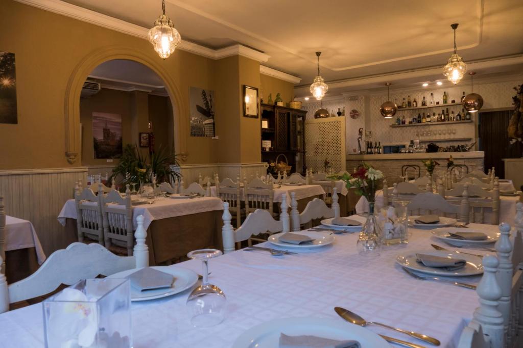 Restaurace v ubytování Alojamientos Turísticos Biarritz