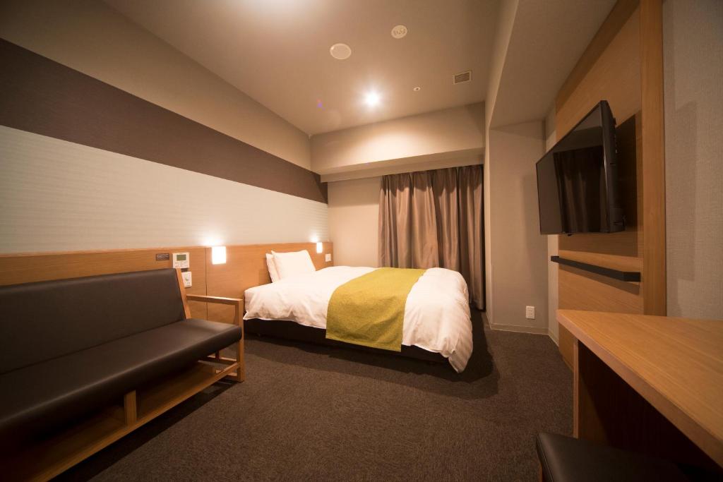 Postel nebo postele na pokoji v ubytování Dormy Inn Izumo