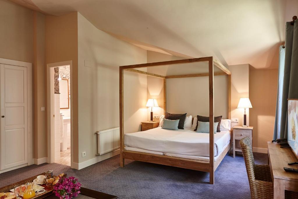 Postel nebo postele na pokoji v ubytování Hotel Zubieta