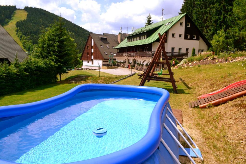 Bazén v ubytování Pension Renata nebo v jeho okolí