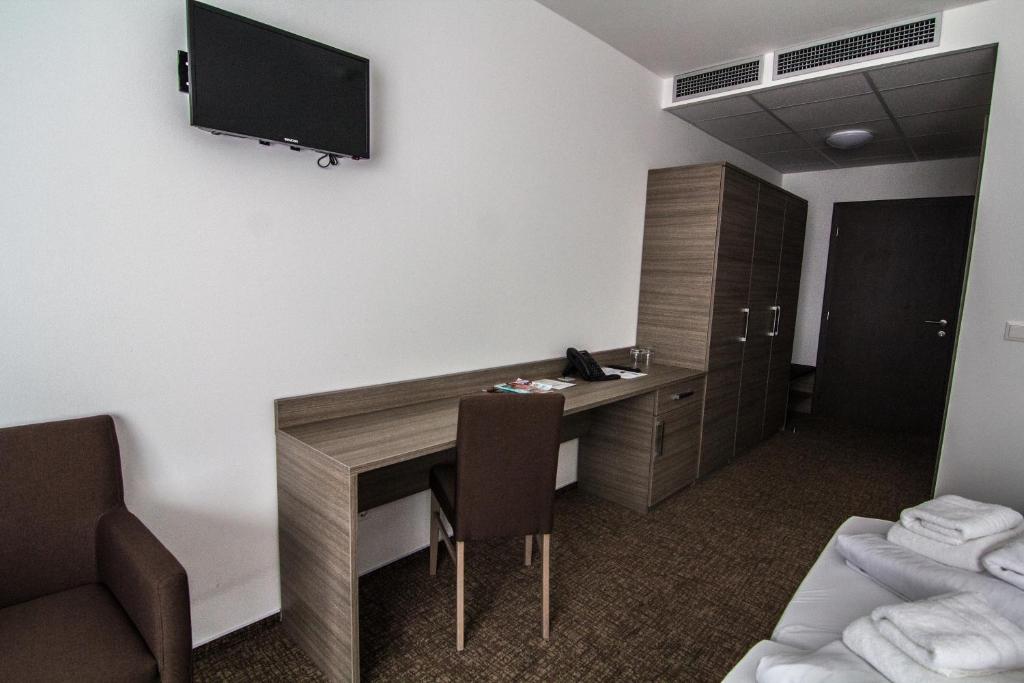 TV a/nebo společenská místnost v ubytování Lifestyle Hotel Leithana