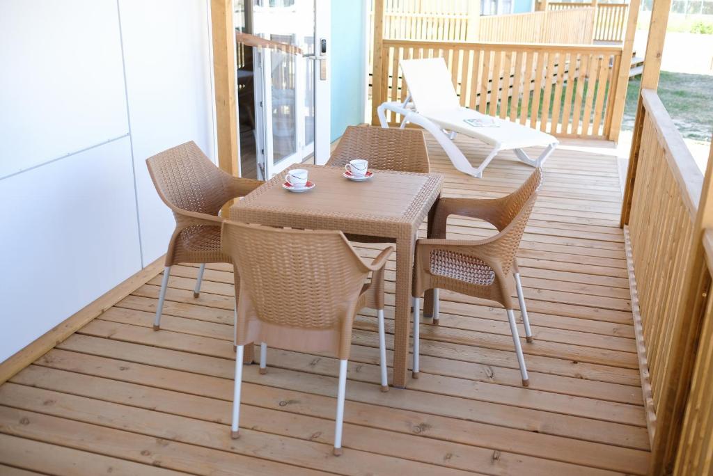 Balkón nebo terasa v ubytování Terme Village - Mobile Homes