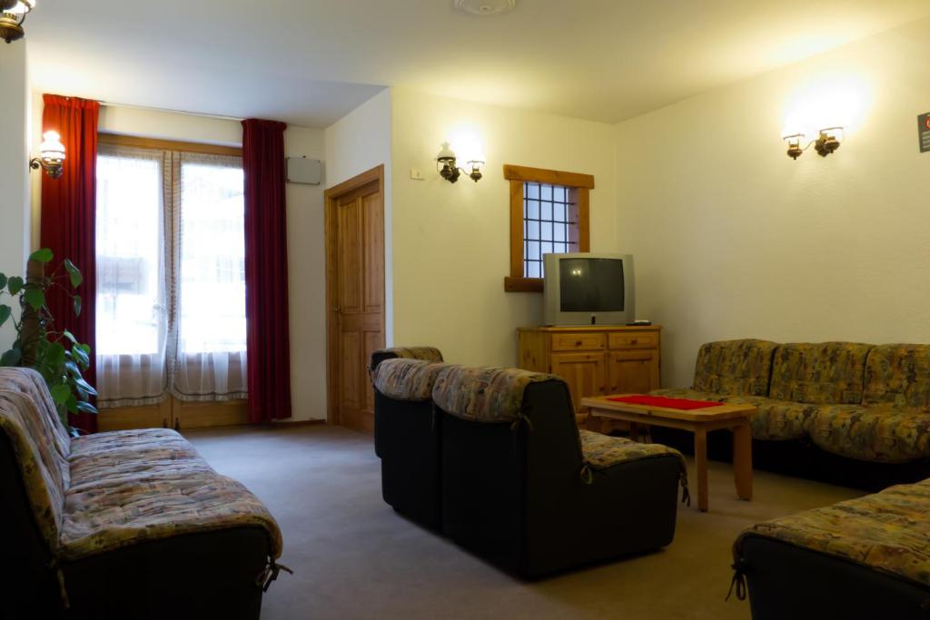 Telewizja i/lub zestaw kina domowego w obiekcie Hotel Valdotain