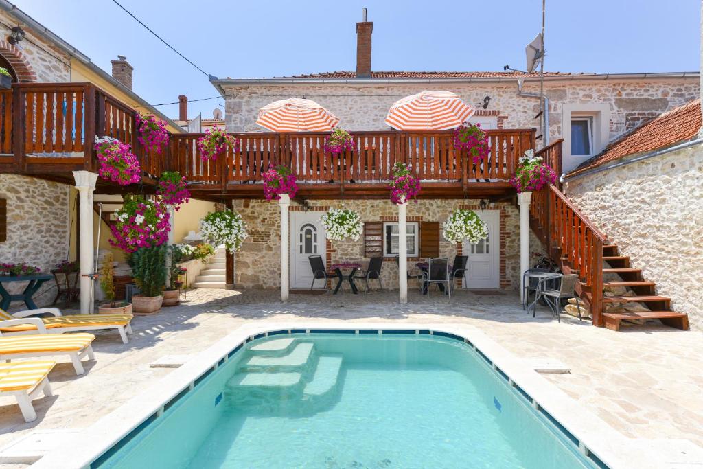 Bazén v ubytovaní Studios Villa Romantica alebo v jeho blízkosti