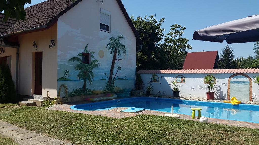 The swimming pool at or close to Pension Elisabeth
