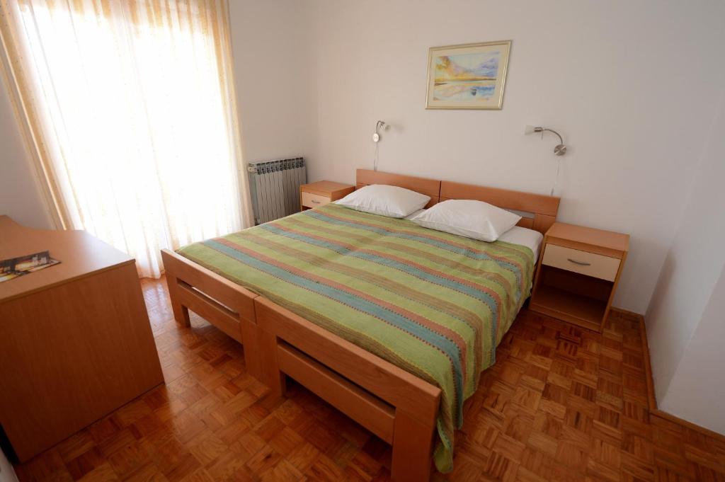 Un pat sau paturi într-o cameră la Apartment Zadar 17
